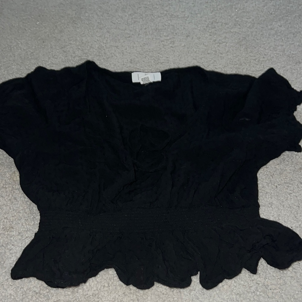 Black, cropped, ruffle, t shirt, Size Small, Brand: Ivy + Main
